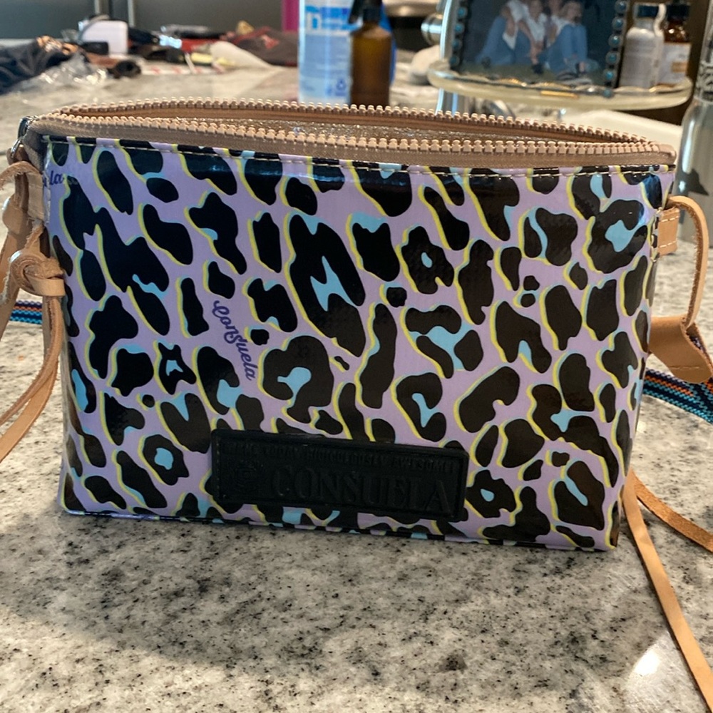 Consuela Midtown Crossbody - like new no wear & tear markings- used minimally